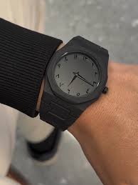 Bolack arabic aura watch